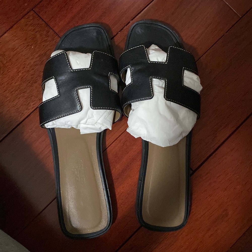 Black Hermes Oran sandal Size 38